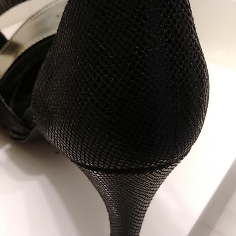 Shoes - Picture 4 of 5